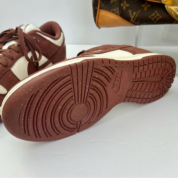 Brand New Nike Women’s Low Suade Dunk size 9 - Picture 5 of 10